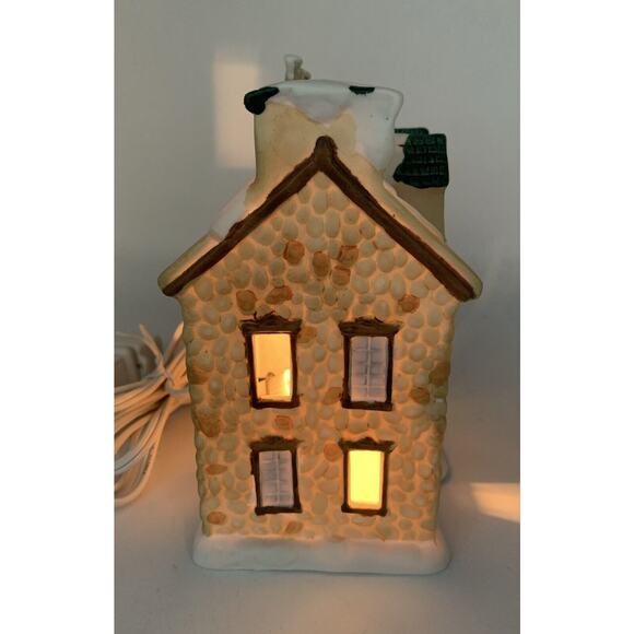 Dickensville Collectibles Porcelain Lighted House With Box 1989 - Picture 3 of 7